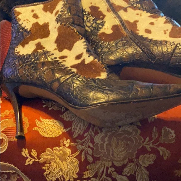 Boots - Picture 4 of 6